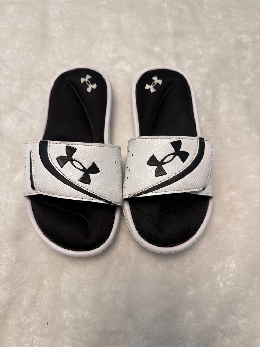 Under Armour Kids White and Black Velcro Slide Sandals